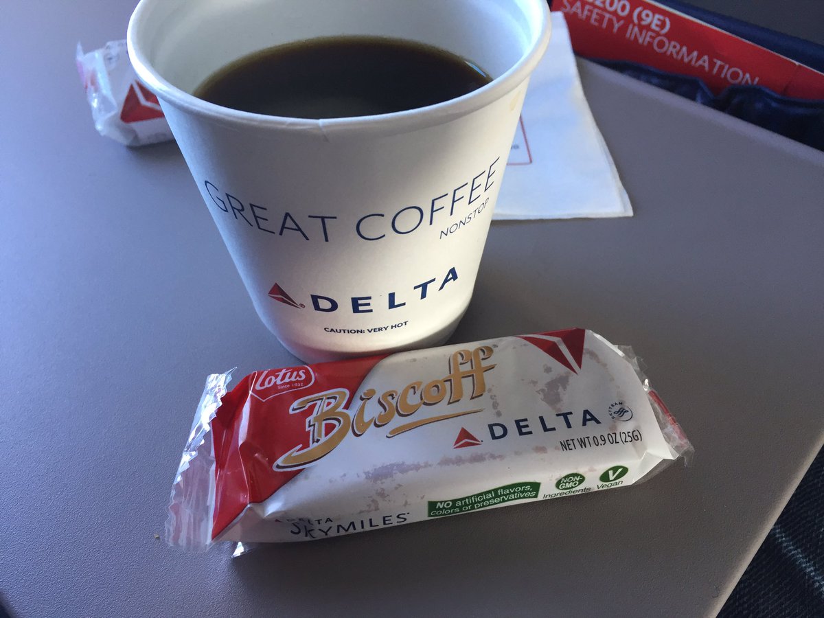MarkatPauls's tweet photo. The best thing about traveling #deltacookies @delta https://t.co/M2lRMEDH71