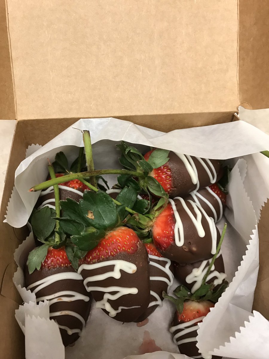 tpoole33's tweet image. Look what my Valentine had delivered to my office!  #AmbrosiaBakery #ThetaPi