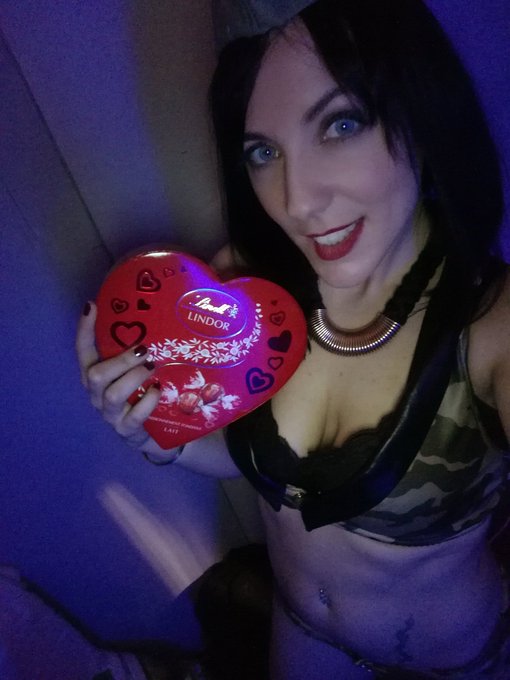 Merci &agrave; toi @Geoffrey59610  pour c'est chocolat que tu m'as apport&eacute; sur le salon d'Arras 😊😚 https://t<a class="tags" target="_blank" title="On Twitter" href="/?out=eyJ0eXAiOiJKV1QiLCJhbGciOiJIUzUxMiJ9.eyJpYXQiOjE3MjExNTc1NjksImlzcyI6InR3cG9ybnN0YXJzLmNvbSIsIm5iZiI6MTcyMTE1NzU2OSwiZXhwIjoxNzUyNjkzNTY5LCJyZWRpcmVjdF91cmwiOiJodHRwczovL3R3aXR0ZXIuY29tL0dlb2ZmcmV5NTk2MTAifQ.NnB3_jVZdIAy4RGJXn13fqh3vqsLpzb85oLF4omSNRmPrZYT_EHPcDihB_coH9VngoMilad0X7w9cjPi0JbT2g">@Geoffrey59610</a><a href="/tag/nice06"class="tags"><span>#nice06</span></a><a href="/tag/prayfornice"class="tags"><span>#prayfornice</span></a><a href="/tag/ensembletoujours"class="tags"><span>#ensembletoujours</span></a>