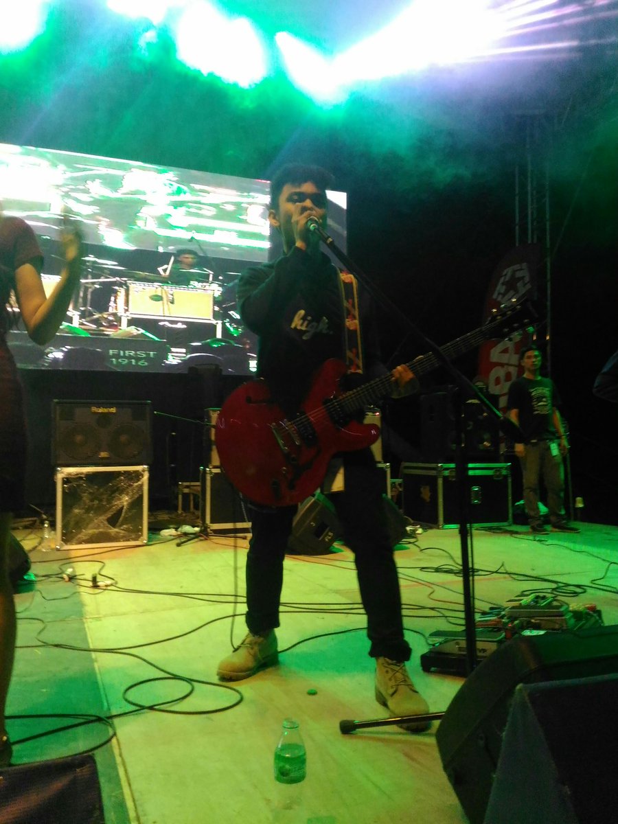 UP_Fair's tweet photo. Ang huling performer ngayong gabi sa #Mabaya2017, STLO! @LouDaniel_GT 

#UPFair2017
#SabayanAngBeat https://t.co/Lb6vvvYeKs