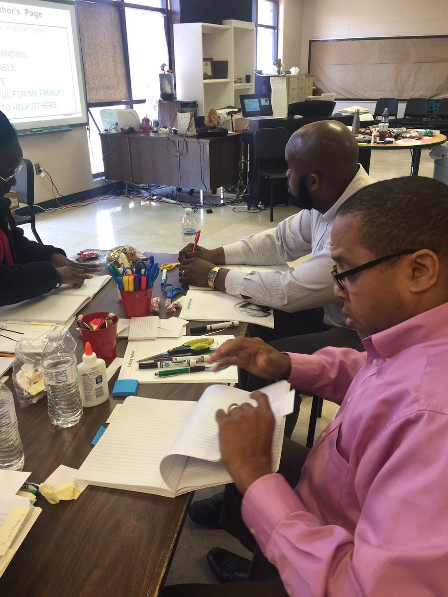 JudithGoodman2's tweet photo. Super teachers in Georgia! Rocking with #interactivenotebooks #mytcm #activelearning #engaged https://t.co/6cWCFYH0mj