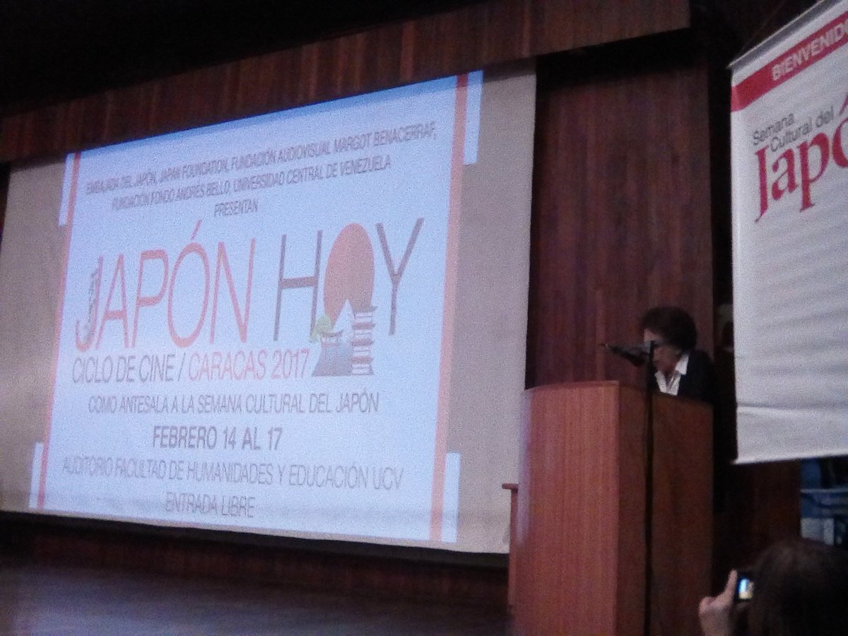 En estos momentos, la cineasta Margot Benacerraf inaugura el ciclo de cine #JapónHoy.