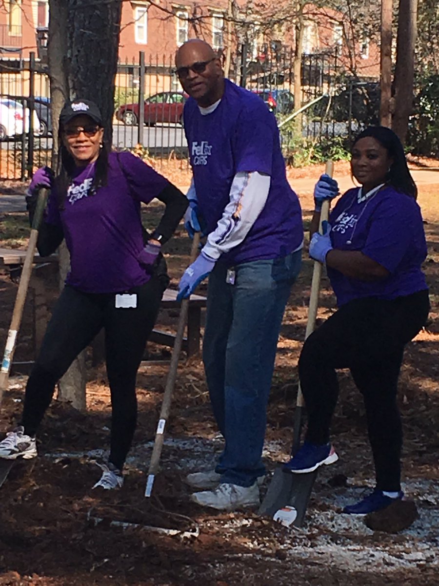 bbntpa3's tweet photo. Helping the Friends of Refugees, Clarkston community, to build a edible landscaped. #fedexcares #friendsofrefugees https://t.co/lIRE876QrK