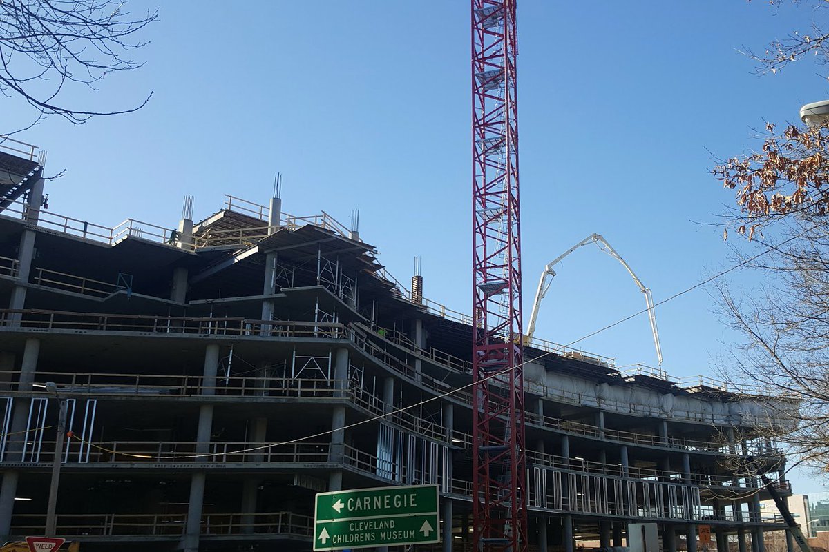 ClevelandCement's tweet photo. Winter? Nothin' but blue skies and sunshine as we make another deck pour at #OneUniversityCircle https://t.co/4Icmckr2qP