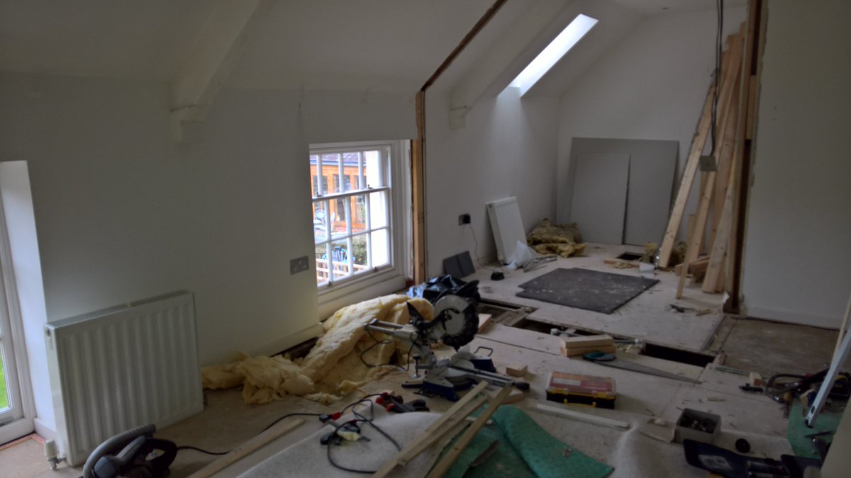 DesignsbyInEx's tweet image. Transform your bedroom day 1 #interiordesign #excitingdevelopment Hope to see a wall app dear tomorrow 🤞 😀