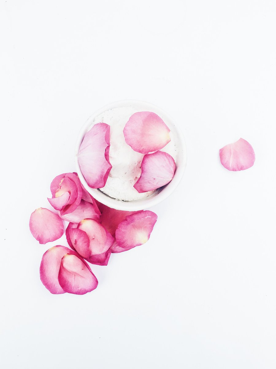 thedevotedmind's tweet photo. Rose + Coconut Water for loves big &amp; small  Get the recipe here: https://t.co/Y2ta3eK0Qo #detox #detoxify #detoxification #valentines #love https://t.co/dLDH2x5hcM
