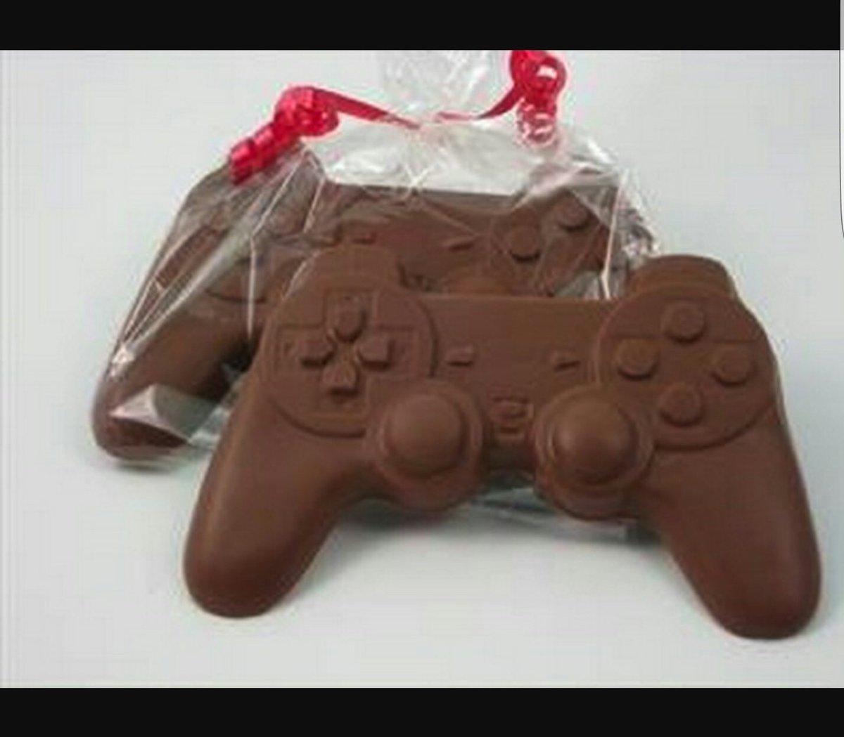 PearledMermaid's tweet photo. ❤Happy Valentine's Day Love Bugs❤
 #Wheretheymaketheseat #Gamerlife
#Valentines https://t.co/jSBgg53eac
