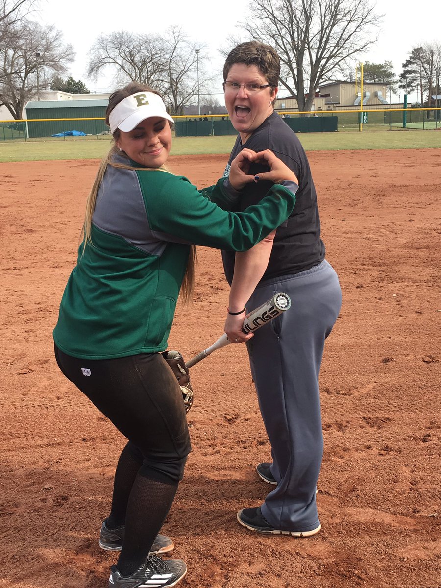 EMUSoftball's tweet photo. The only diamond a girl needs is #VarsityField. First official outside practice on this beautiful Valentines Day ❤#EMUSB https://t.co/8uX8VgtAij