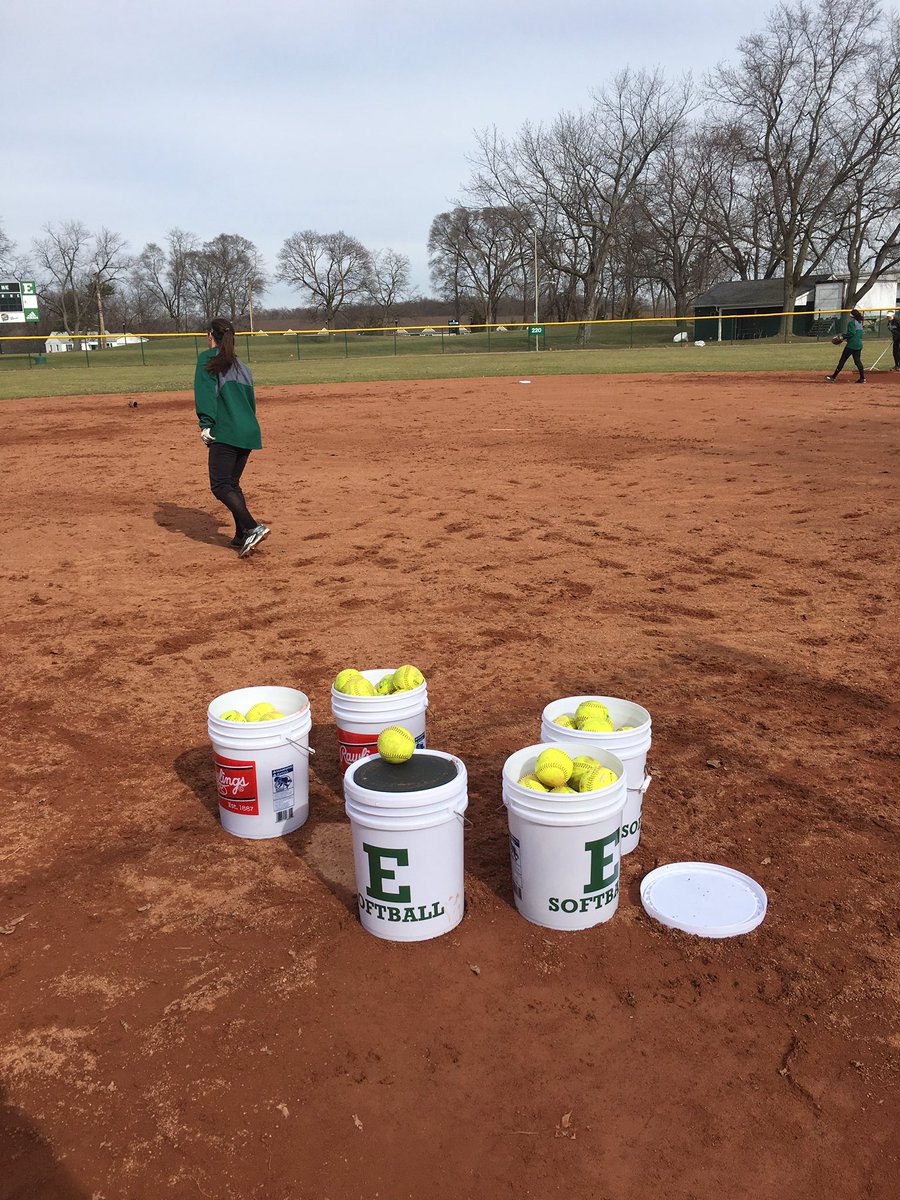 EMUSoftball's tweet photo. The only diamond a girl needs is #VarsityField. First official outside practice on this beautiful Valentines Day ❤#EMUSB https://t.co/8uX8VgtAij
