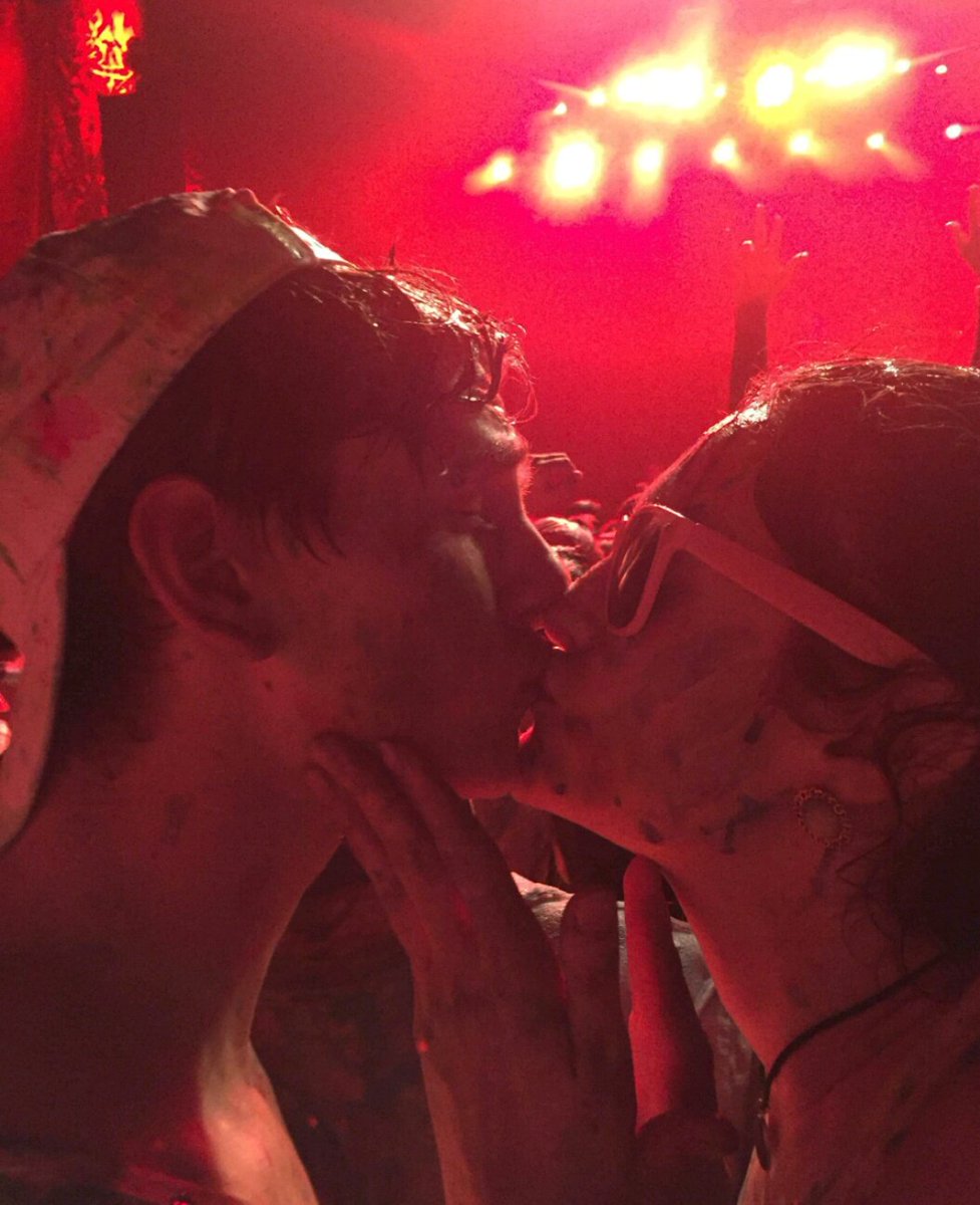 ItsJOmamma's tweet photo. My #ravebae. @lictour happy Valentine's day 😍💝 https://t.co/nF98eac3i0