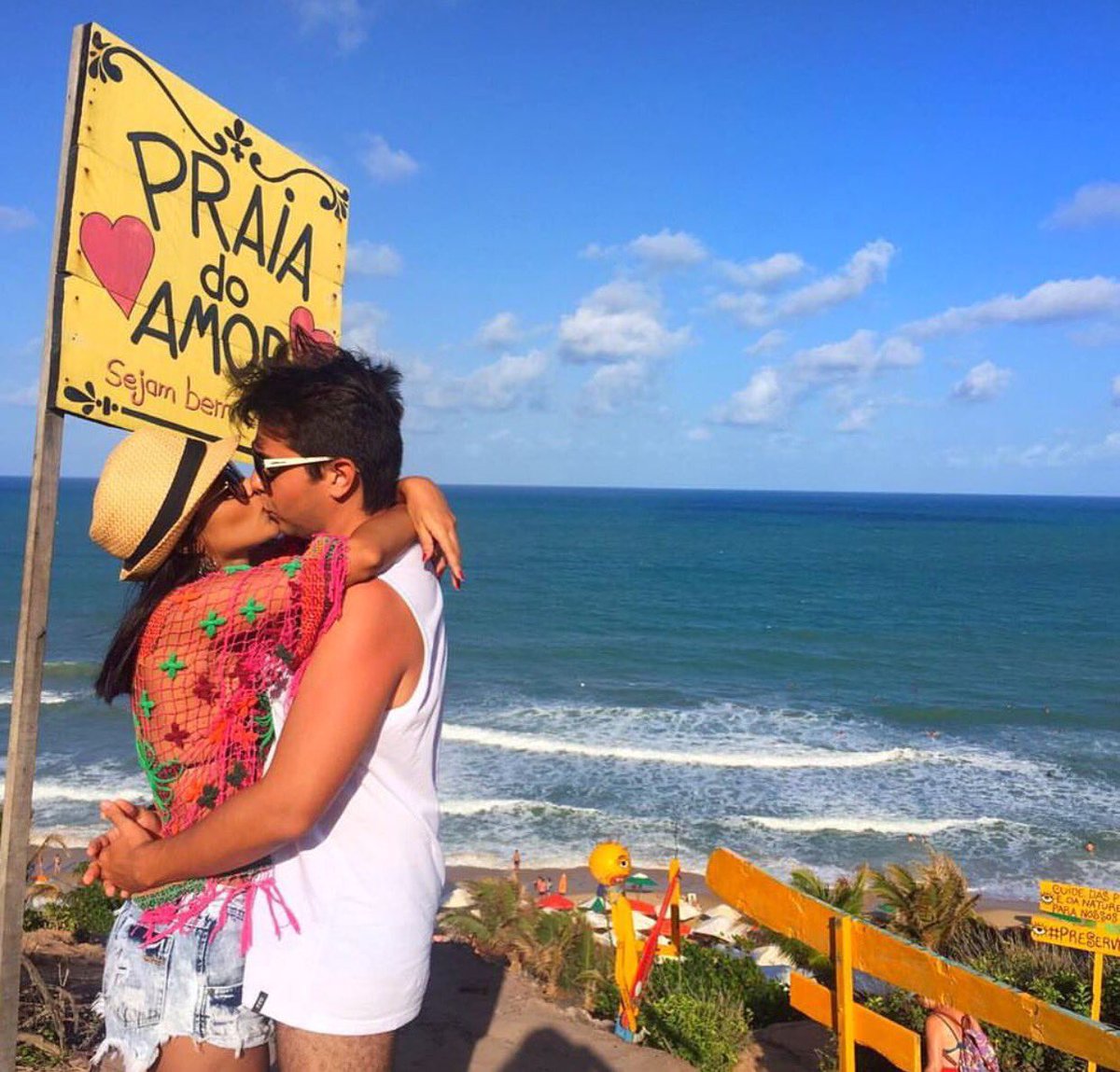 PipaBrasilCL's tweet photo. Apasionada coincidencia Love Day en Praia do Amor, un lugar para volver a enamorarse cada vez que visitas 📷@karinestefany_ #pipa #loveday https://t.co/LGTWogicuT