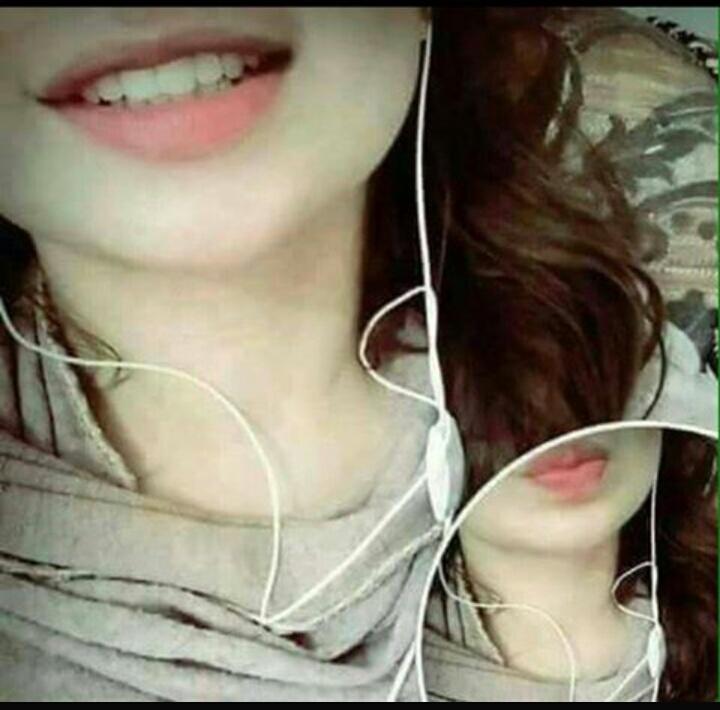 Gororgmailcom1's tweet photo. 🎤🎻🎶_
لولا الموسيقى لٓتعفنت روحي يا صديقي في هذا العالم الموبوء، والآن هل مازلت تتسائل لما مهووس بها 💭🍒.. https://t.co/teFGUwMt2K