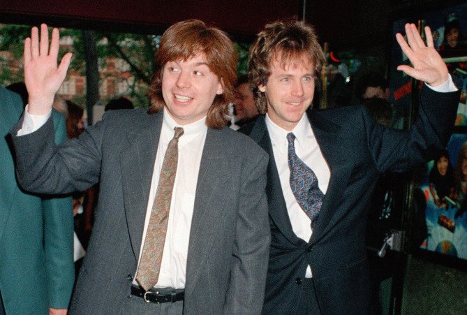 EWFlashback's tweet photo. Happy 25th anniversary to #WaynesWorld! Throwing it back to the 1992 premiere: https://t.co/yjhSV3Eh5E https://t.co/weQbqDbVJL