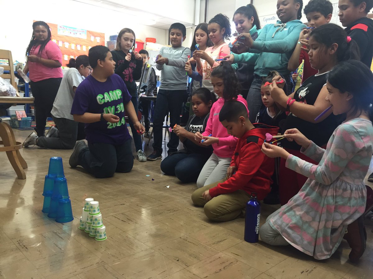 MrsHorne1's tweet photo. "It's like angry birds but we are angry cupids" #valentinestem #hiawathapride https://t.co/qDNeBZQw2n