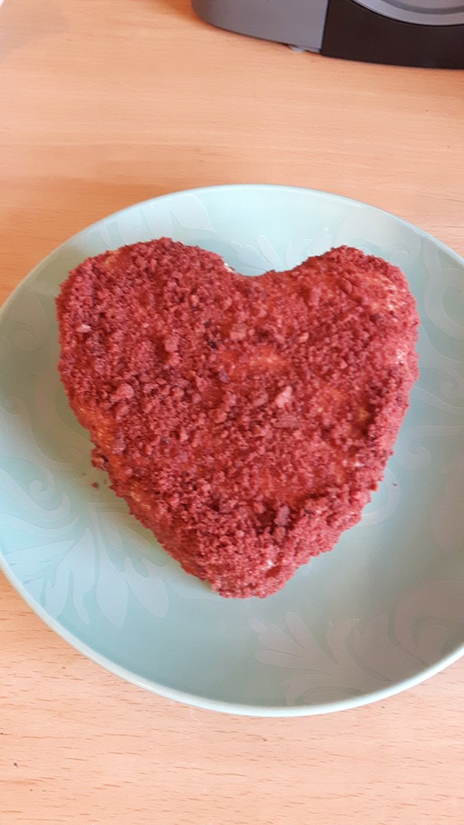 Angelajcuk's tweet photo. @HeartBingo #primetimechat i treated my self to a heart cake happy valentines day hearties πππxxx ( cobwebnanny) https://t.co/kb6df0MIfm