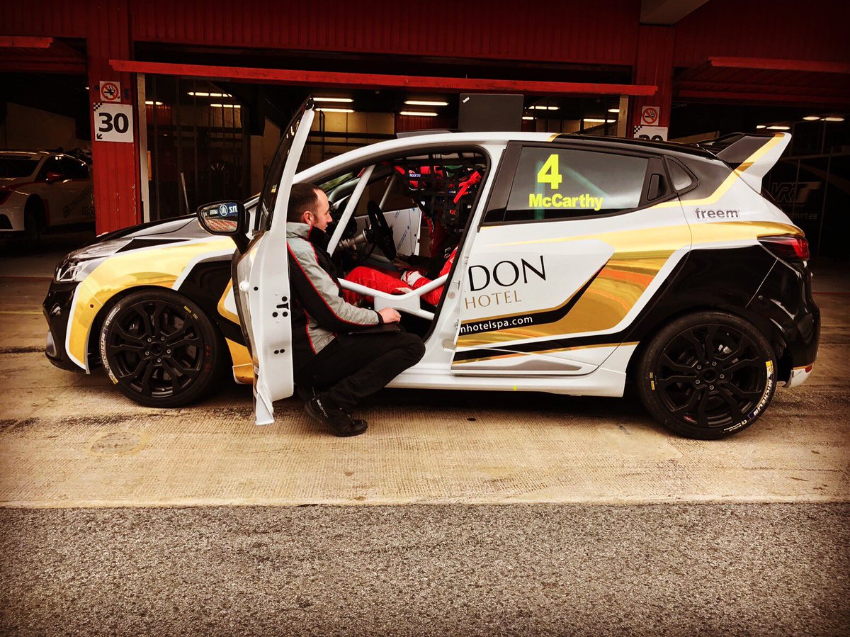 McCarthyJRacing's tweet image. Another day done. Ready for the next. #doningtonpark #cliocupuk #renault #shandonhotel #SAS #teampyro