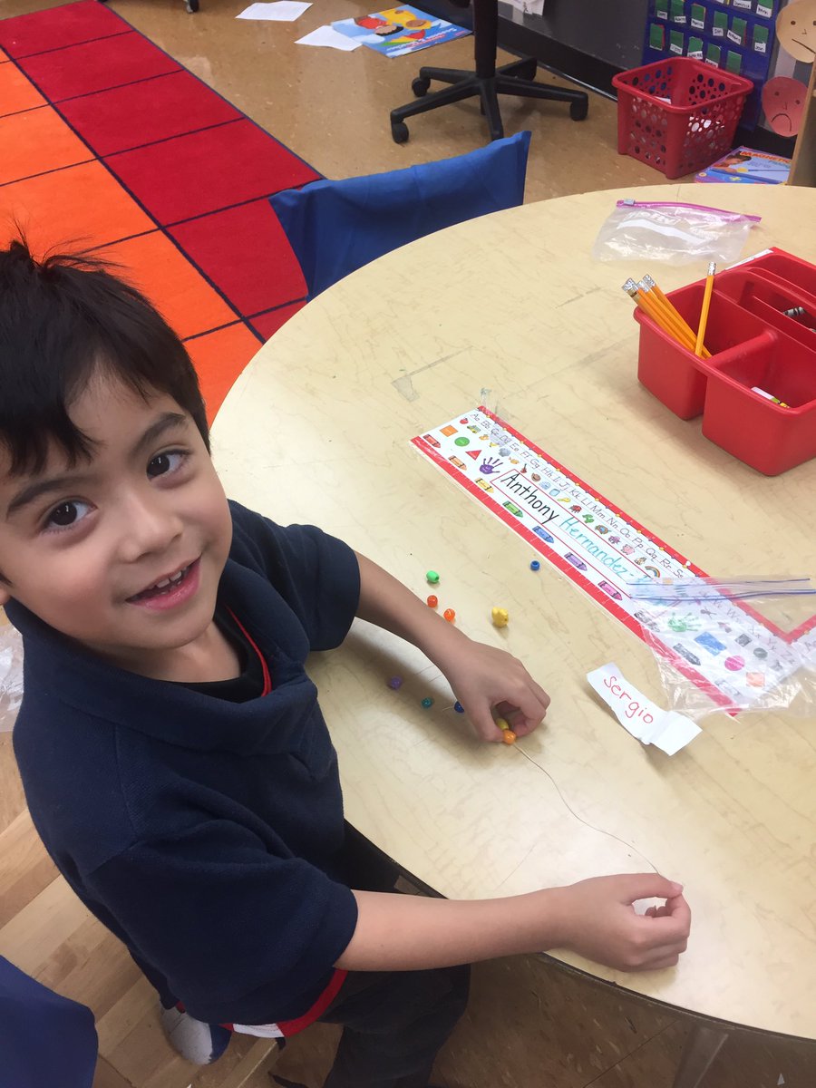 MsLibsPreK's tweet photo. Making and exchanging friendship bracelets in #PreK to celebrate Valentine's Day! #ece #ecelove #lakelandpride #valentinesday https://t.co/wiZat130Yq