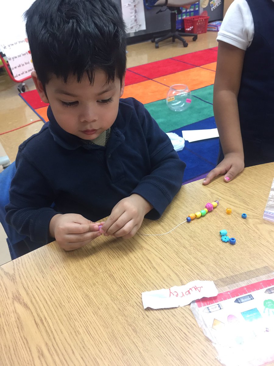 MsLibsPreK's tweet photo. Making and exchanging friendship bracelets in #PreK to celebrate Valentine's Day! #ece #ecelove #lakelandpride #valentinesday https://t.co/wiZat130Yq