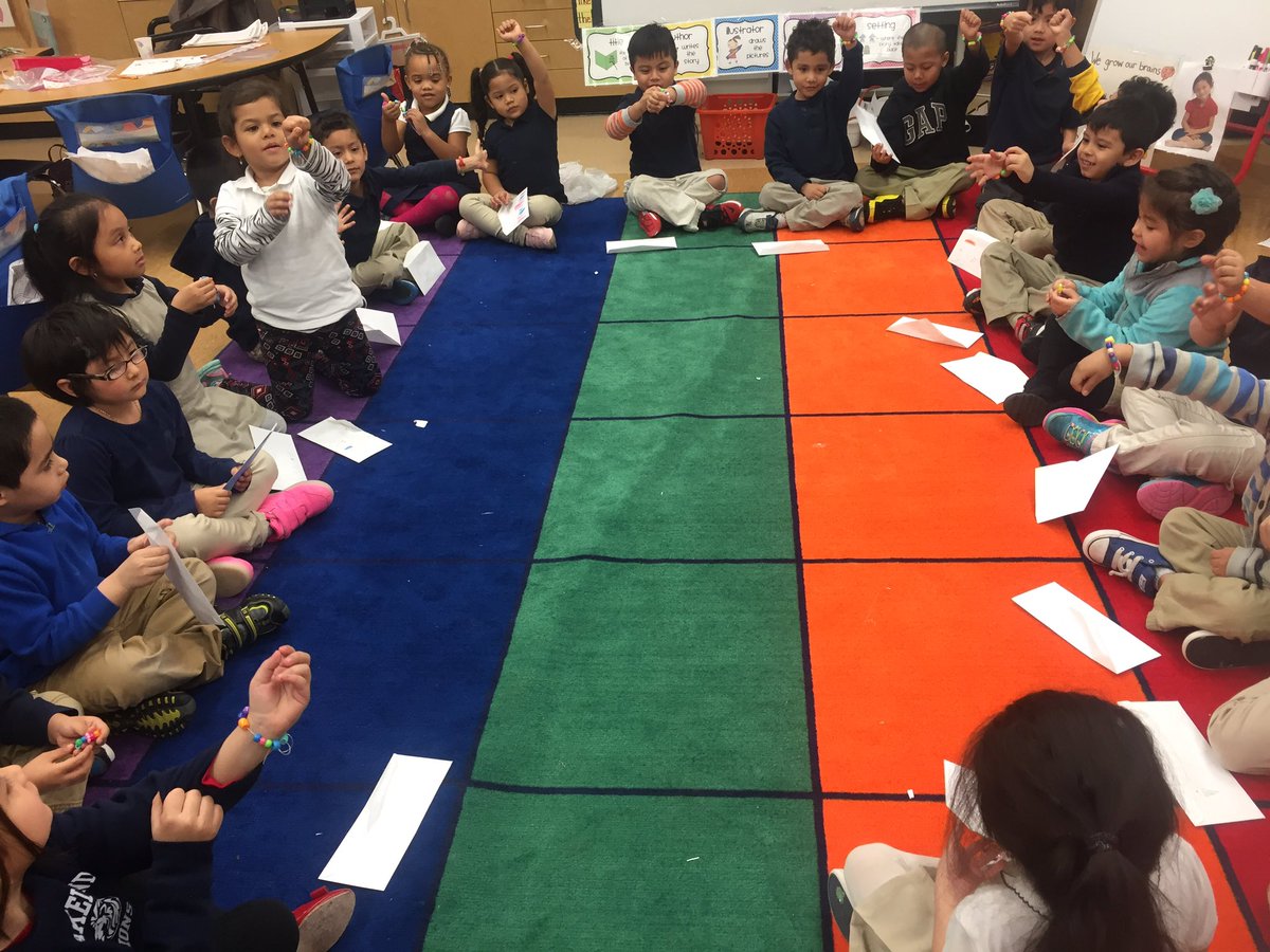 MsLibsPreK's tweet photo. Making and exchanging friendship bracelets in #PreK to celebrate Valentine's Day! #ece #ecelove #lakelandpride #valentinesday https://t.co/wiZat130Yq