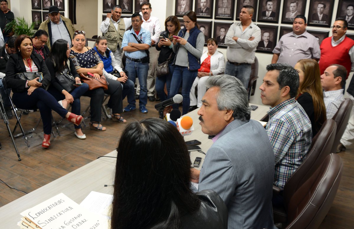 DifusionAhome's tweet photo. Convoca Cabildo de Ahome a elección de Síndicos Municipales y entrega de Medalla Lore de La Vega. https://t.co/AHehTzNnLq