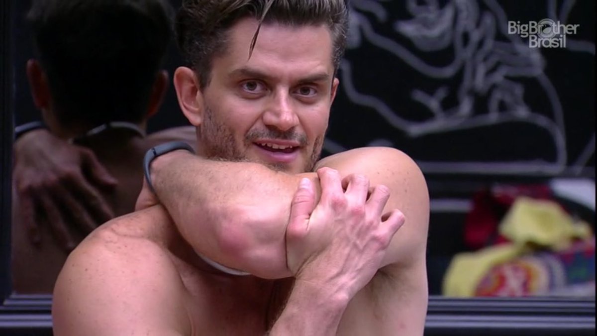 avicmonteiro's tweet photo. Passei o dia morrendo de saudade dessa coisinha sim!!! Deu até um alivio chegar em casa e abrir o ppv ❤#BBB17 #RedeBBB https://t.co/8mUr3udT2P