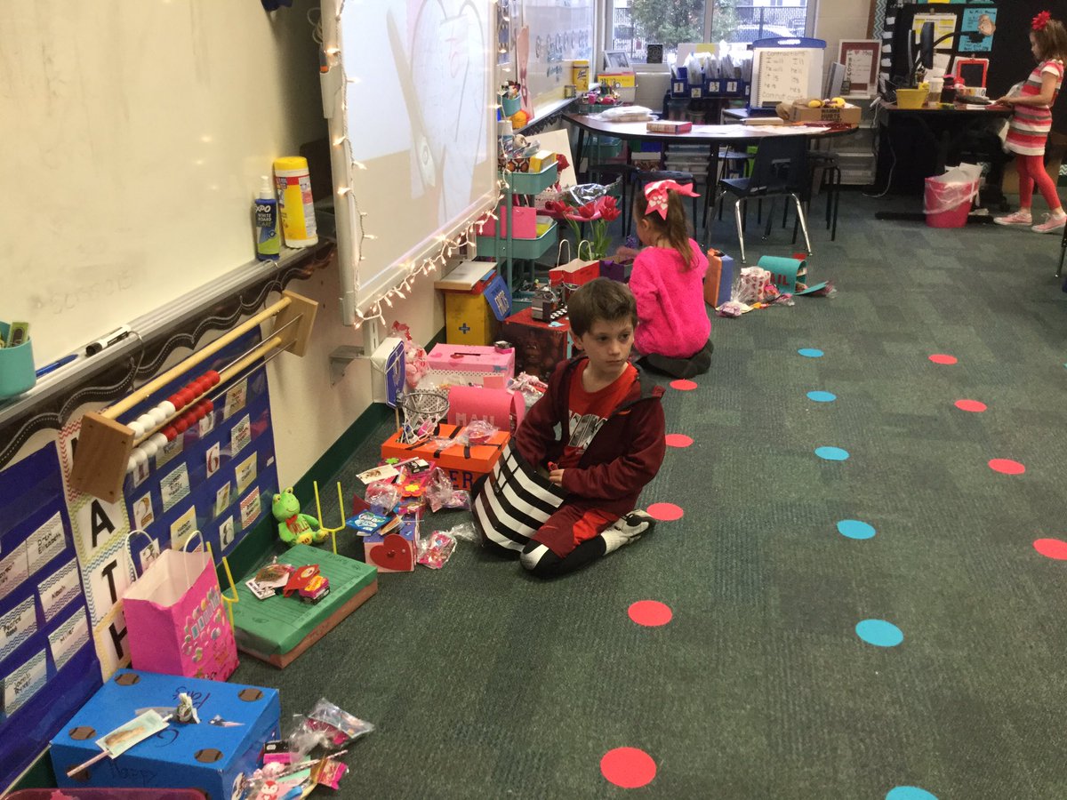 folsomkidtalks's tweet photo. Hey, mb25 here! Love is in the air here at Folsom! Got to see some classrooms give out their Valentines! @FierceFolsom❤️ @ProsperISD https://t.co/55EEf382W6