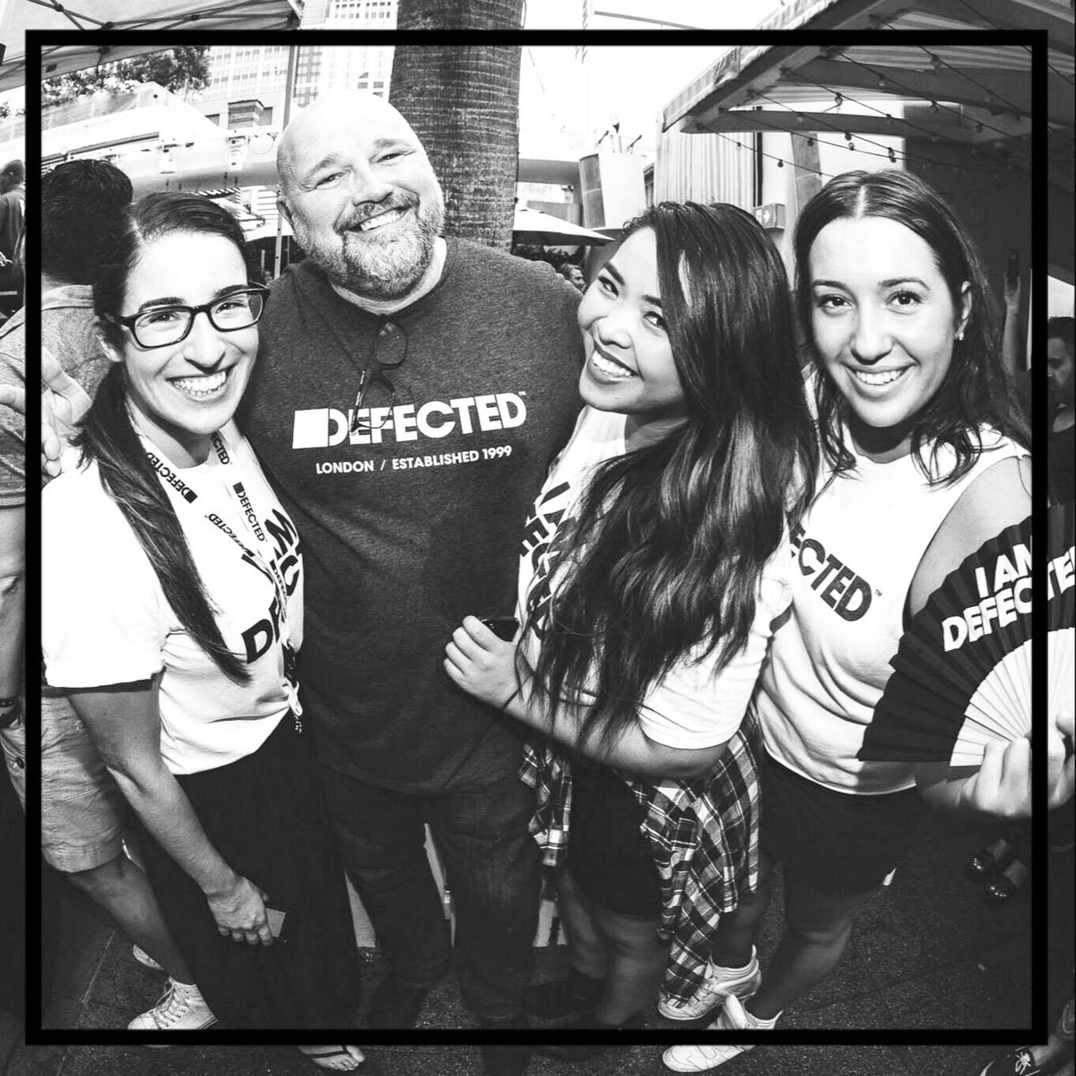 ivvysmiles's tweet photo. 3/4 #SydneyDefectedCrew w/ @SimonDunmore @DefectedRecords @defectedstore @sonyta_san @SophiaPapa_ #DefectedAus2017 #defectedrecords https://t.co/FcSroJQ7vm