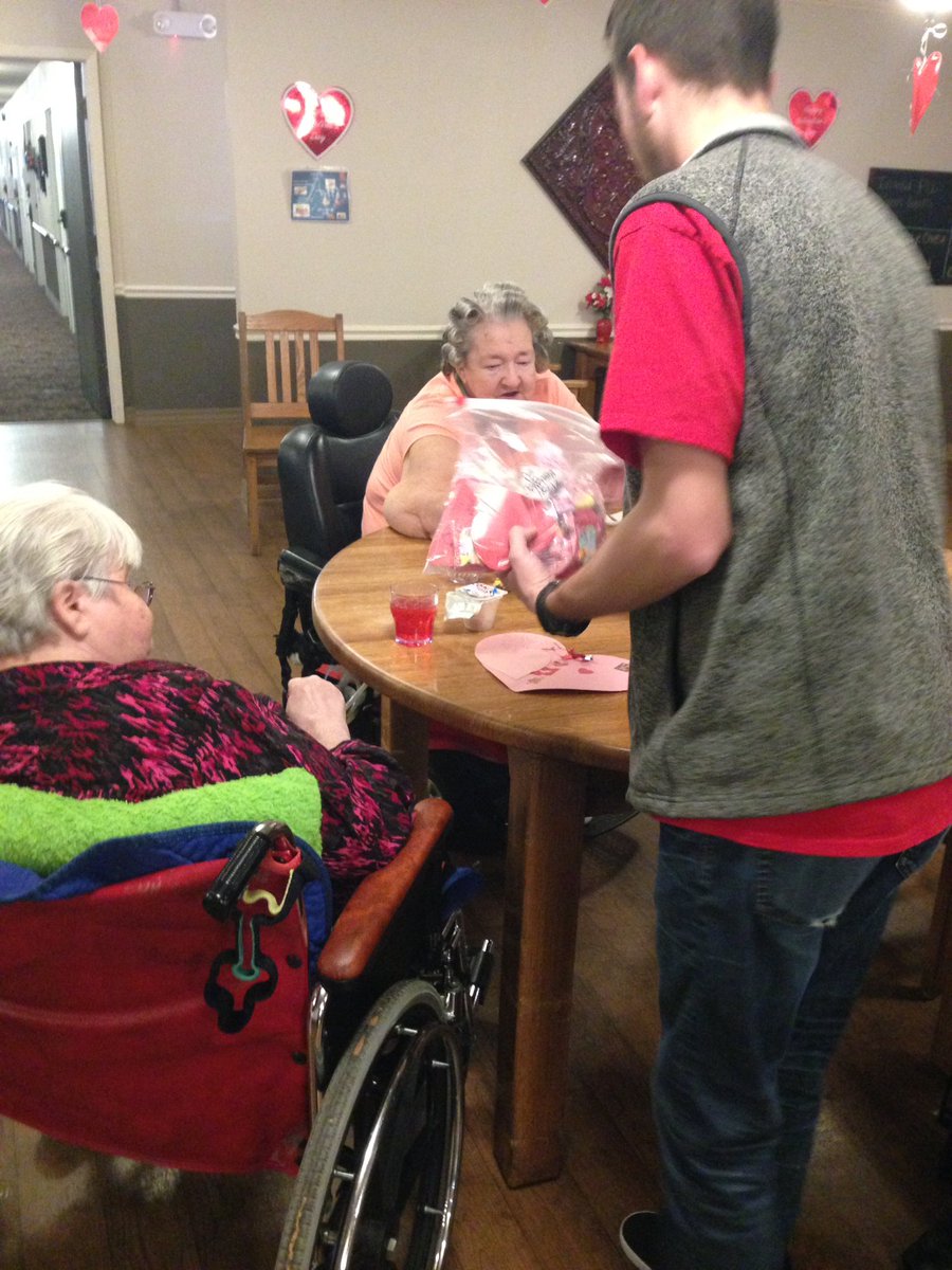 JeffersonHeight's tweet photo. Random acts of kindness week continues with Mr. Bacher & Ms. Whittenton delivering Valentines to local nursing homes. #RAKWeek17 #sapulpaps https://t.co/dnlElbBL47