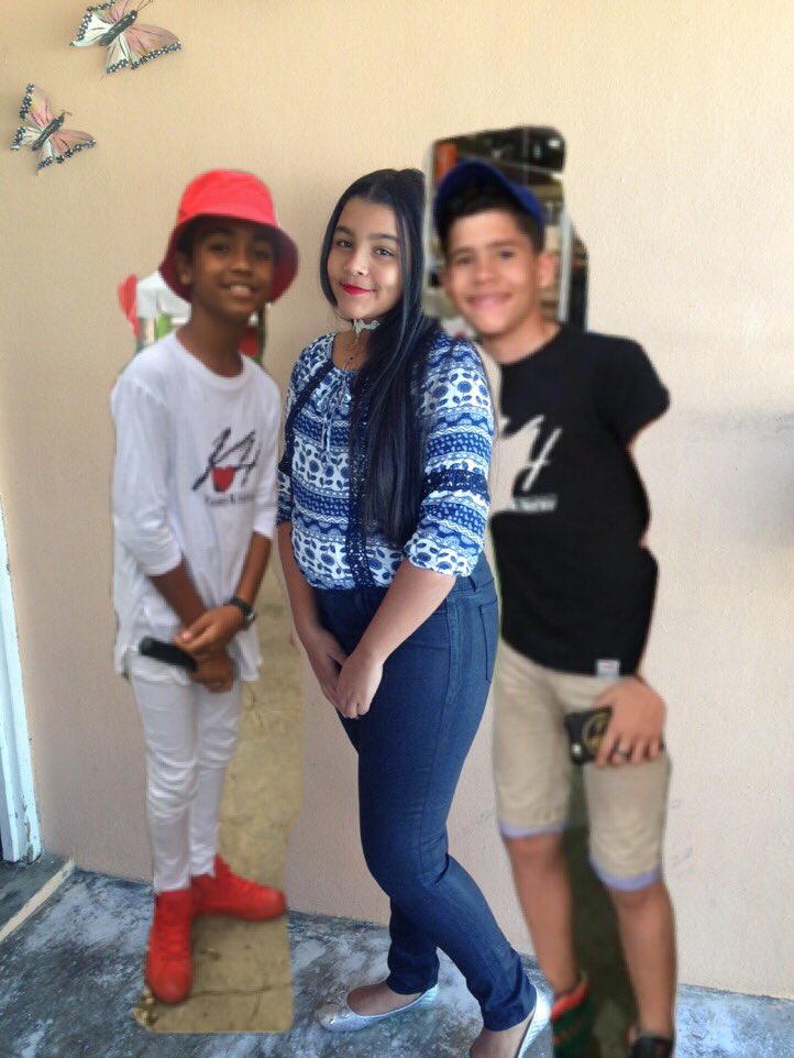 laura23rd1's tweet photo. Algún día será una de verdad 😂😂😭😭😩🔫❤️ #NoviasDeKyH @KevenYHensy https://t.co/qUjbdLCwGF