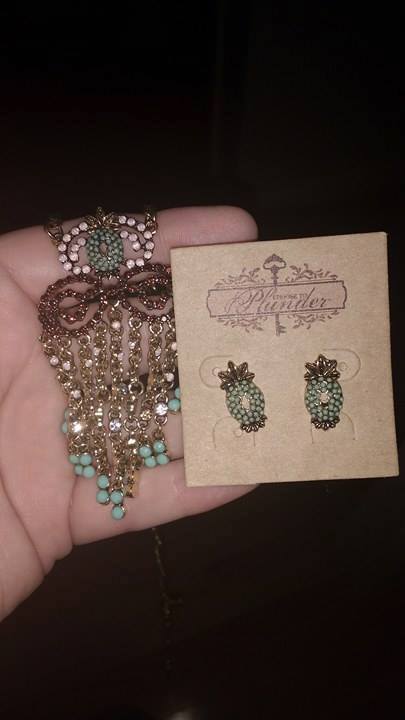 yty_blog's tweet photo. .@ashmorgstraws #reviews #PlunderPosse, a monthly jewelry subscription box that comes straight to your door! https://t.co/mkfvQ3JX6N https://t.co/QdD71jqg5Q