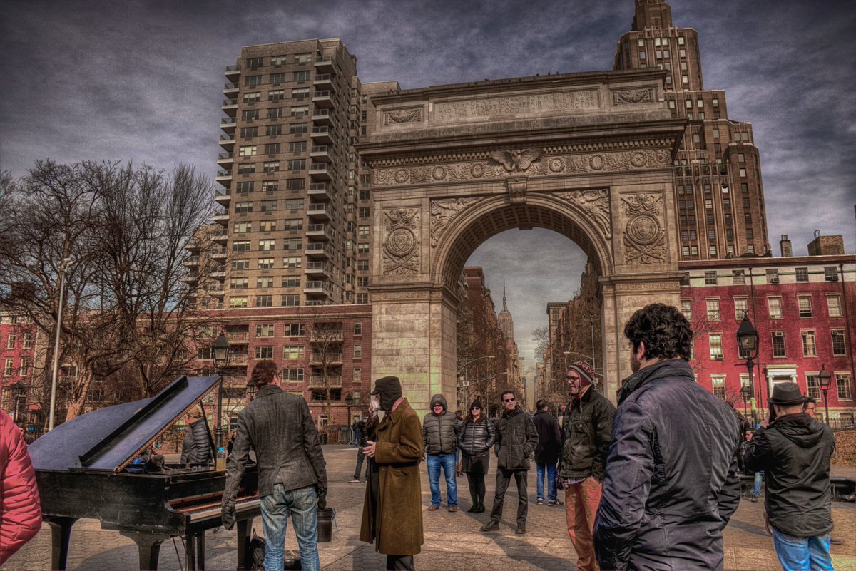 Trish3D's tweet photo. taken in Washington Square Park, NYC...people taken turns playing the piano! pretty cool ! https://t.co/z8QxmJUlck