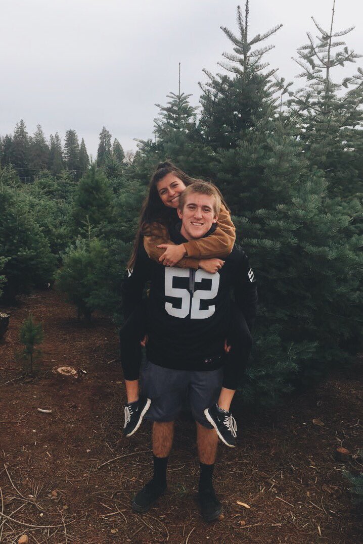 MastJeremy's tweet photo. Happy Valentines Day to the girl that makes me the happiest and so amazing to me❤ https://t.co/AvOKiy77Hd