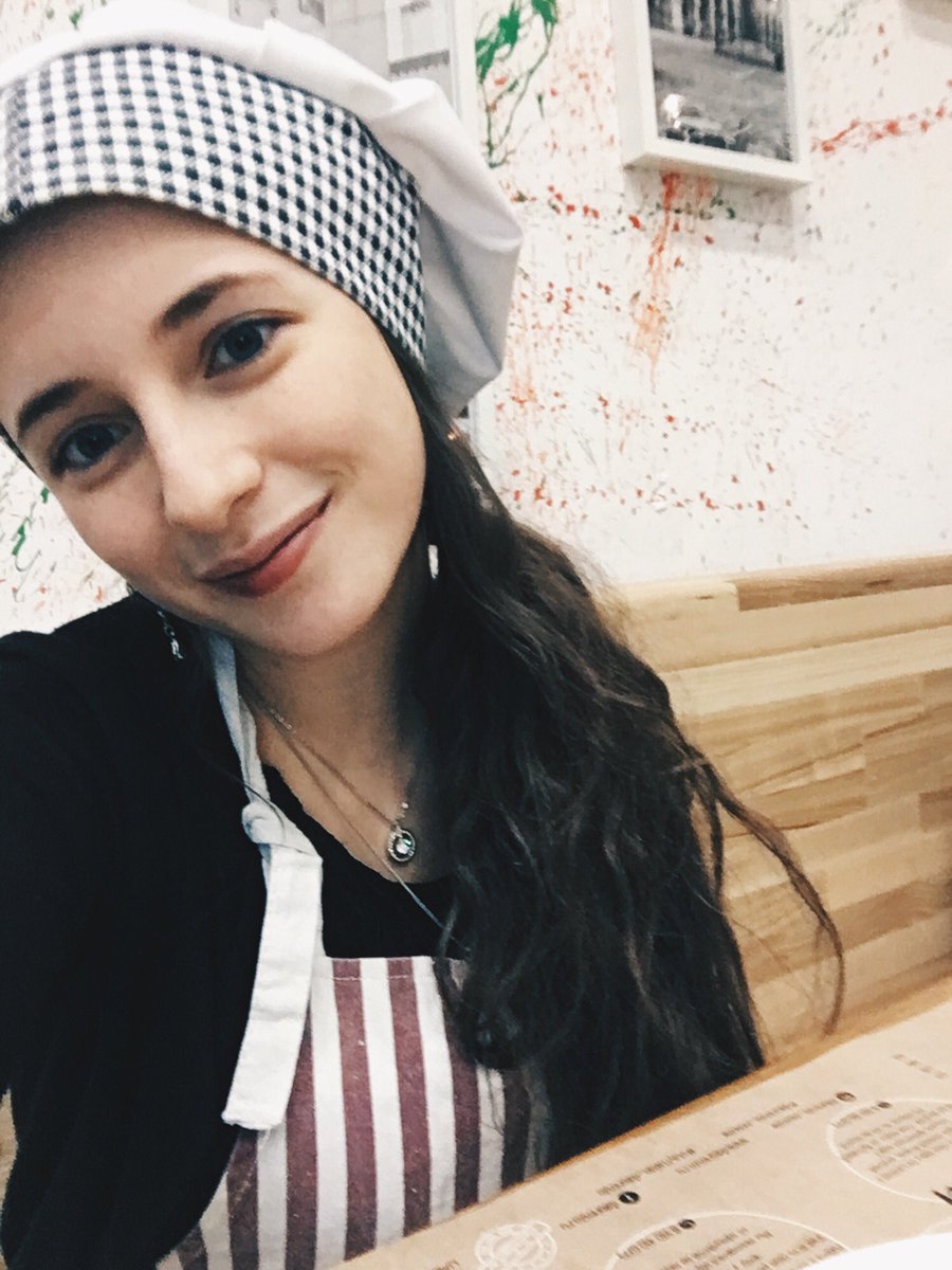 HelloDoryy's tweet photo. И там Саша устроил ЛУЧШИЙ В МИРЕ СЮРПРИЗ:
МК от Шефа для двоих😍
Приготовили брускетту,слепили тальятелле и сделали тирамису😋
#dareview https://t.co/2GehbLIdy3