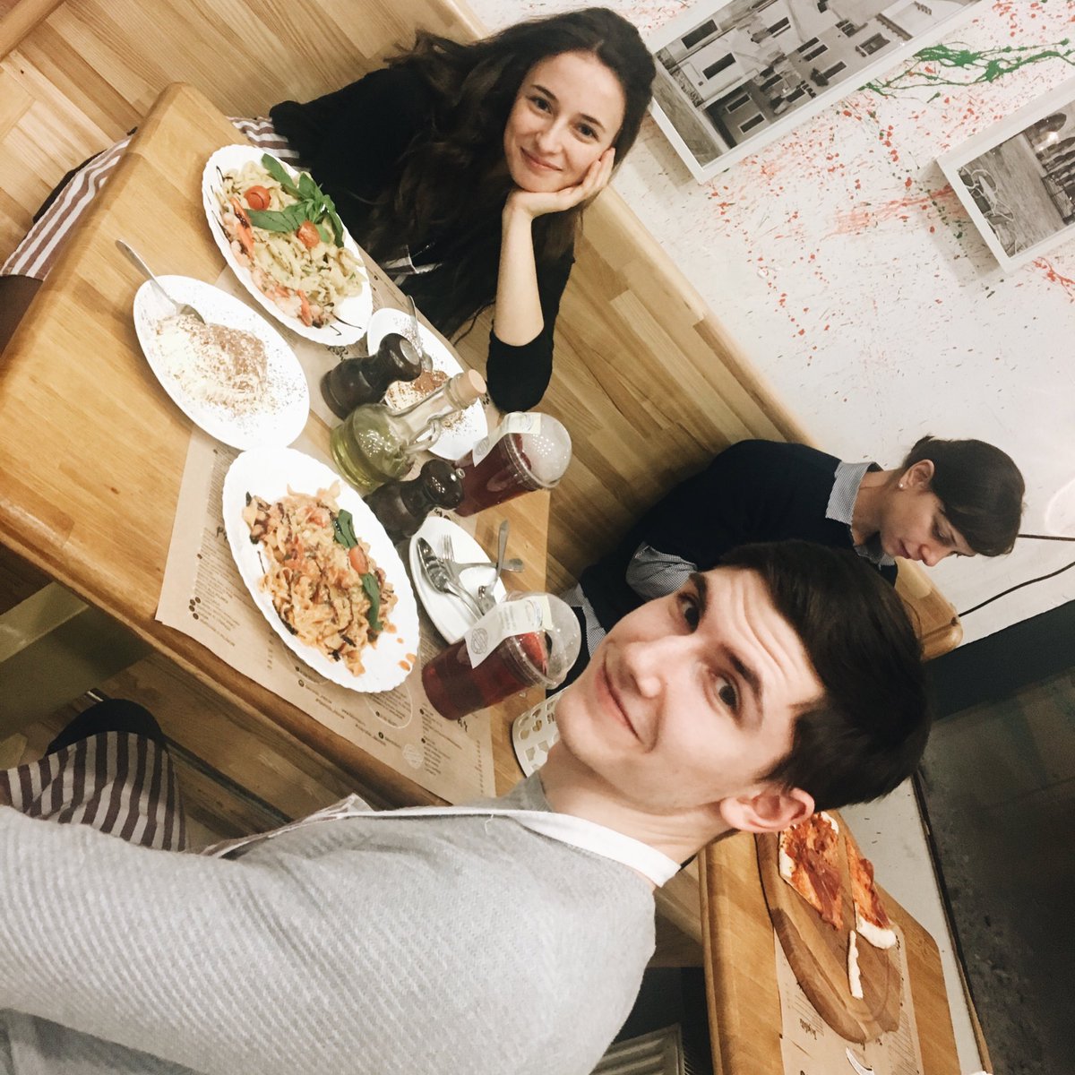 HelloDoryy's tweet photo. А ��отом слопали все это дело, и, мой бог, КАК ЖЕ ЭТО ВКУСНО😍😋
Лучшее Итальянское кафе Москвы!
Вернусь ещё раз обязательно👌🏼
#dareview https://t.co/j7RdFnVZyz
