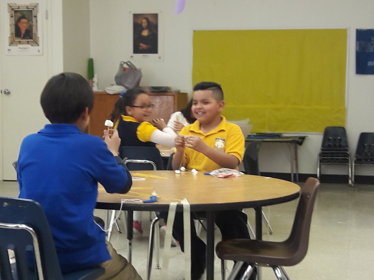Hailey425Flores's tweet photo. Marshmallow Challenge 3rd &amp; 4th GT class. https://t.co/aXNCAdBxWS