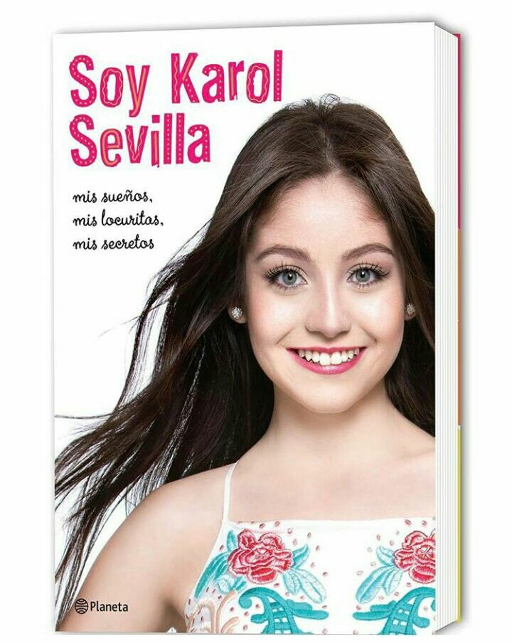 lucidtini's tweet photo. Chanel vs. Tienda de todo a un precio https://t.co/BQQ1JhsM8P