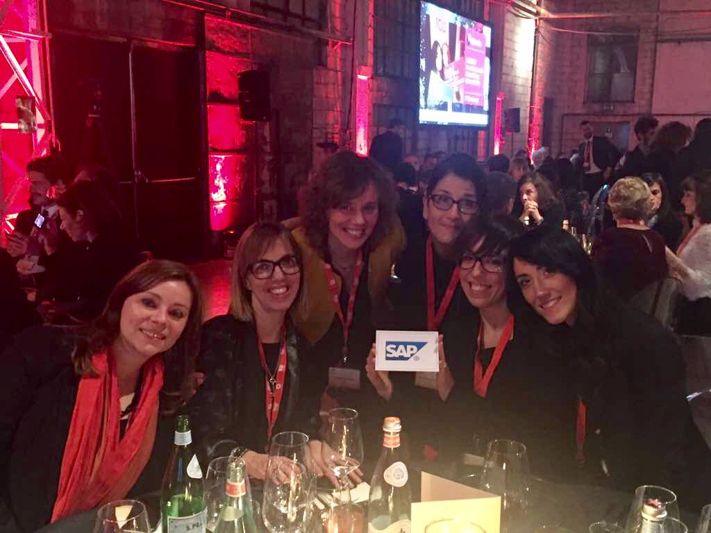 Marta_Bramb's tweet photo. @SAPItalia al Certification Dinner Top Employers 2017 #TECD17... Grande squadra! https://t.co/bkYSlIdhyB