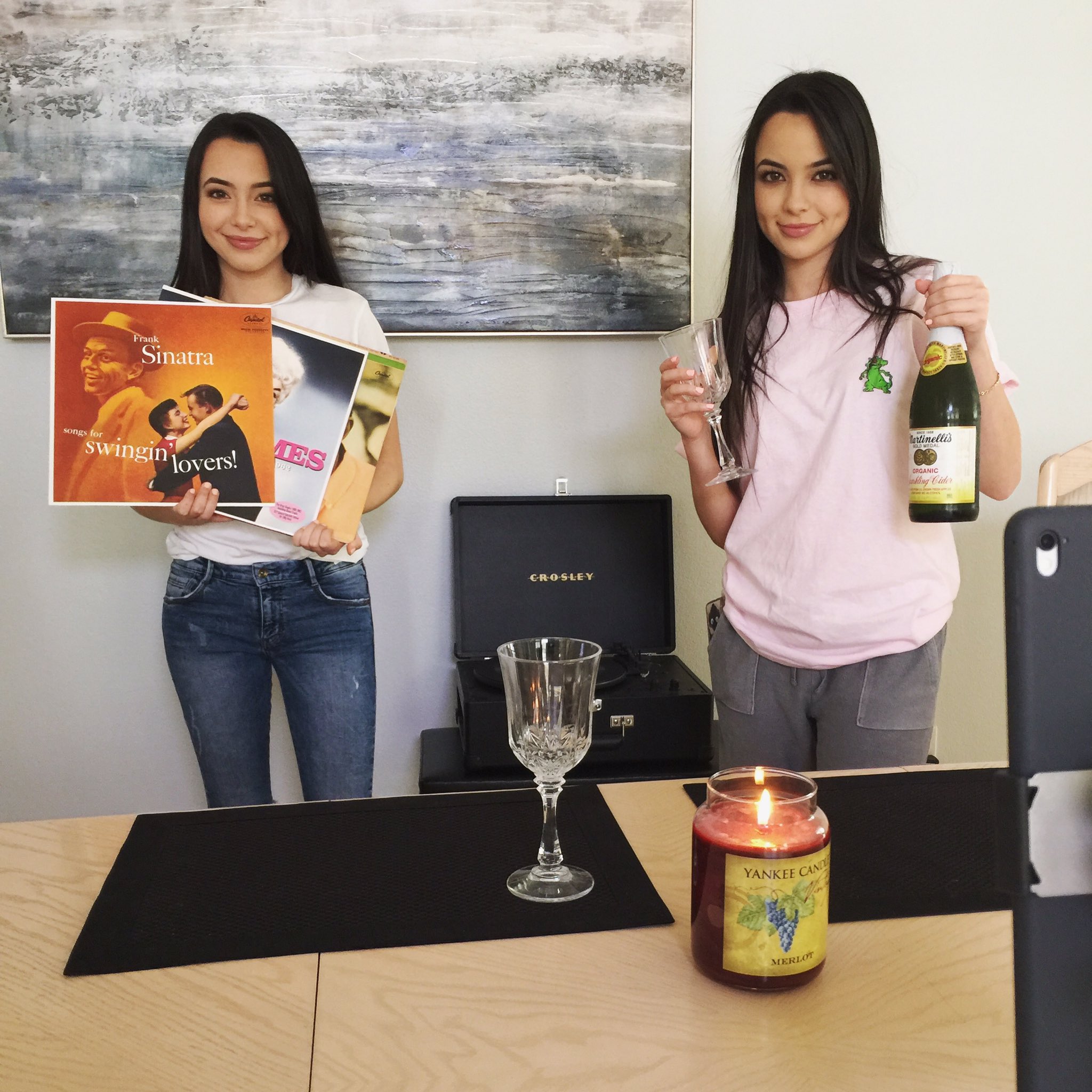 Hvert år træfning nikotin Merrell Twins on Twitter: "Our Valentine's Day date is happening on YouNow  in about 30 minutes!! We are ready what about you?? ❤️  https://t.co/O8hdcRkGCD" / Twitter