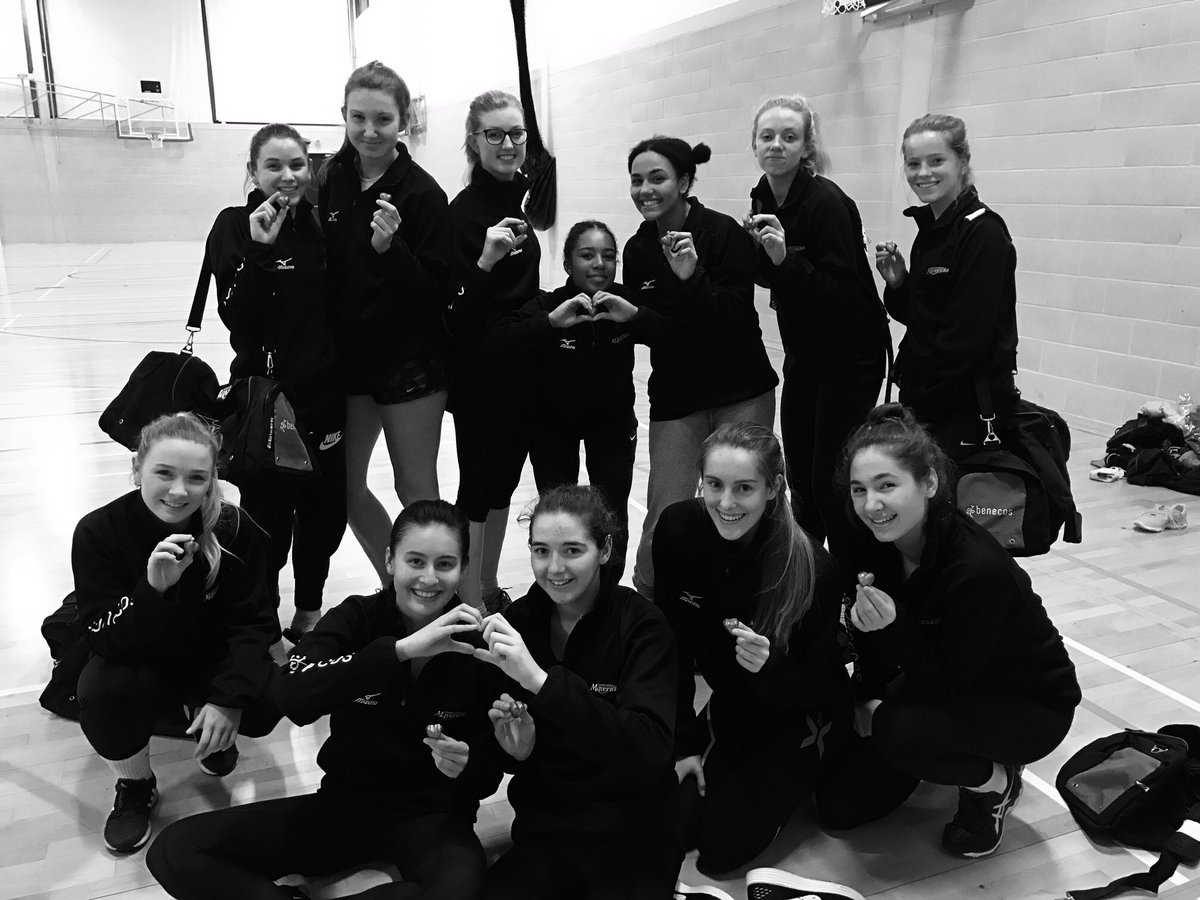 MavericksNpl's tweet photo. @MirandaMeercat spent a lovely valentines evening with the girls - and even brought chocolates for after training as they trained so well https://t.co/jEs4hMHSAK