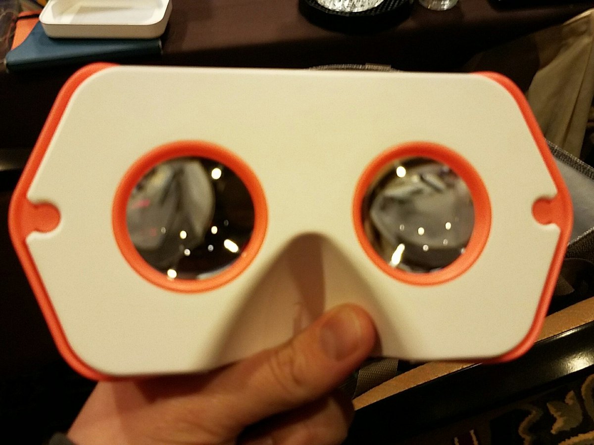 jana_woofter's tweet photo. #PlayInTheSTREAM2  #pete2017 
Cleanable Google Cardboard.  No more grease spots https://t.co/jCVRIhbOJh