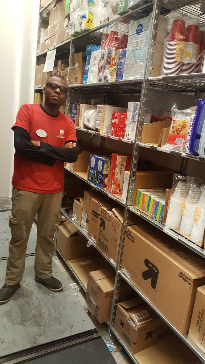 Backroom TM Alex staying cool even tho it's 99.07 in our backroom!! Great job with brla! #3212 #brlabeasts #washwest <a href="/SchwarzArielle/">Arielle Schwarz</a>