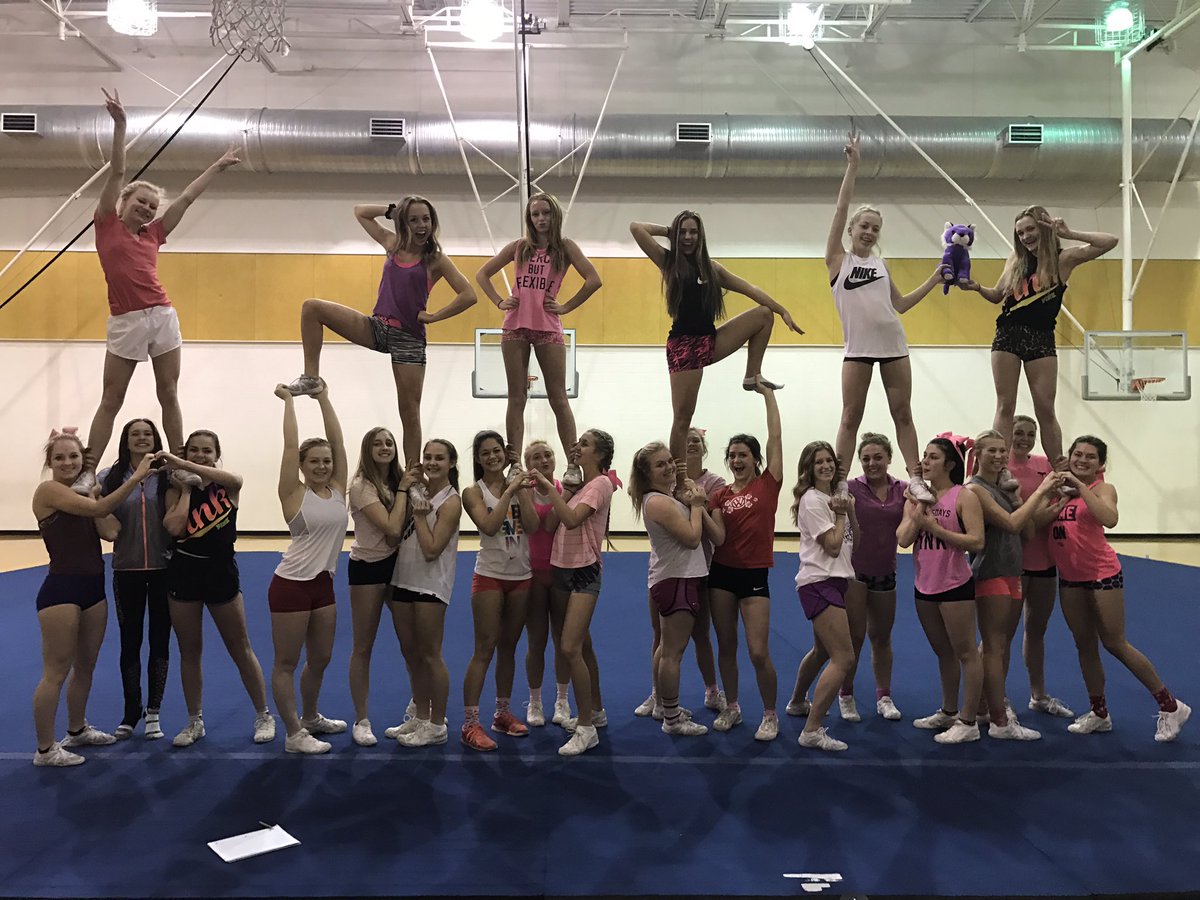 davishigh_cheer's tweet photo. Happy Valentines from the Davis Cheerleaders! We LOVE cheering on our students and athletes. Come to the boys game tonight at 7 vs Syracuse! https://t.co/4n9jqYihTD