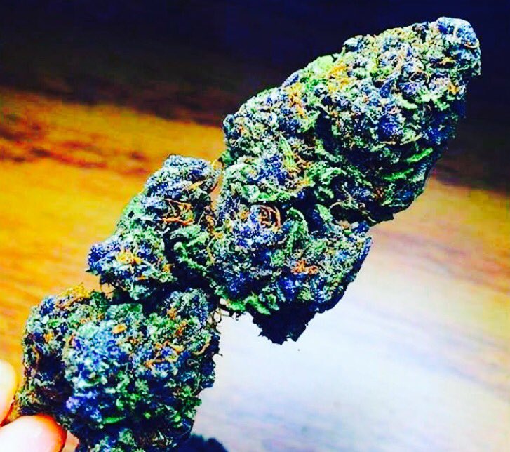weednsnacks's tweet photo. Like if you wanna smoke this https://t.co/38KAasdjMn