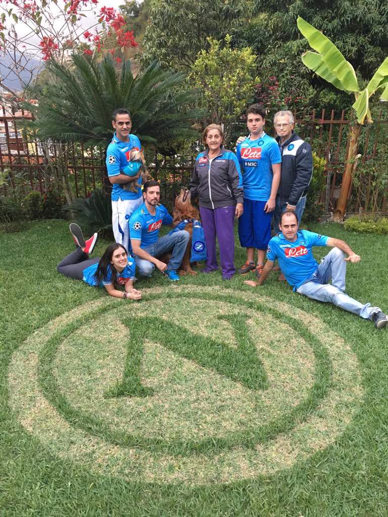 MassPer's tweet image. #FutbolTotalDIRECTV10anos desde Caracas Venezuela apoyando al Napoli, forza Napoli Ale Ale aleeeeee