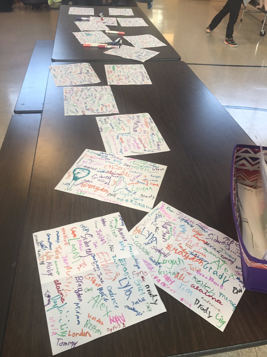 ALL students thanked our staff by signing a "thank you card" at lunch :)
#schoolcounselorlife❤️#startwithHELLO #thankyounotetuesday