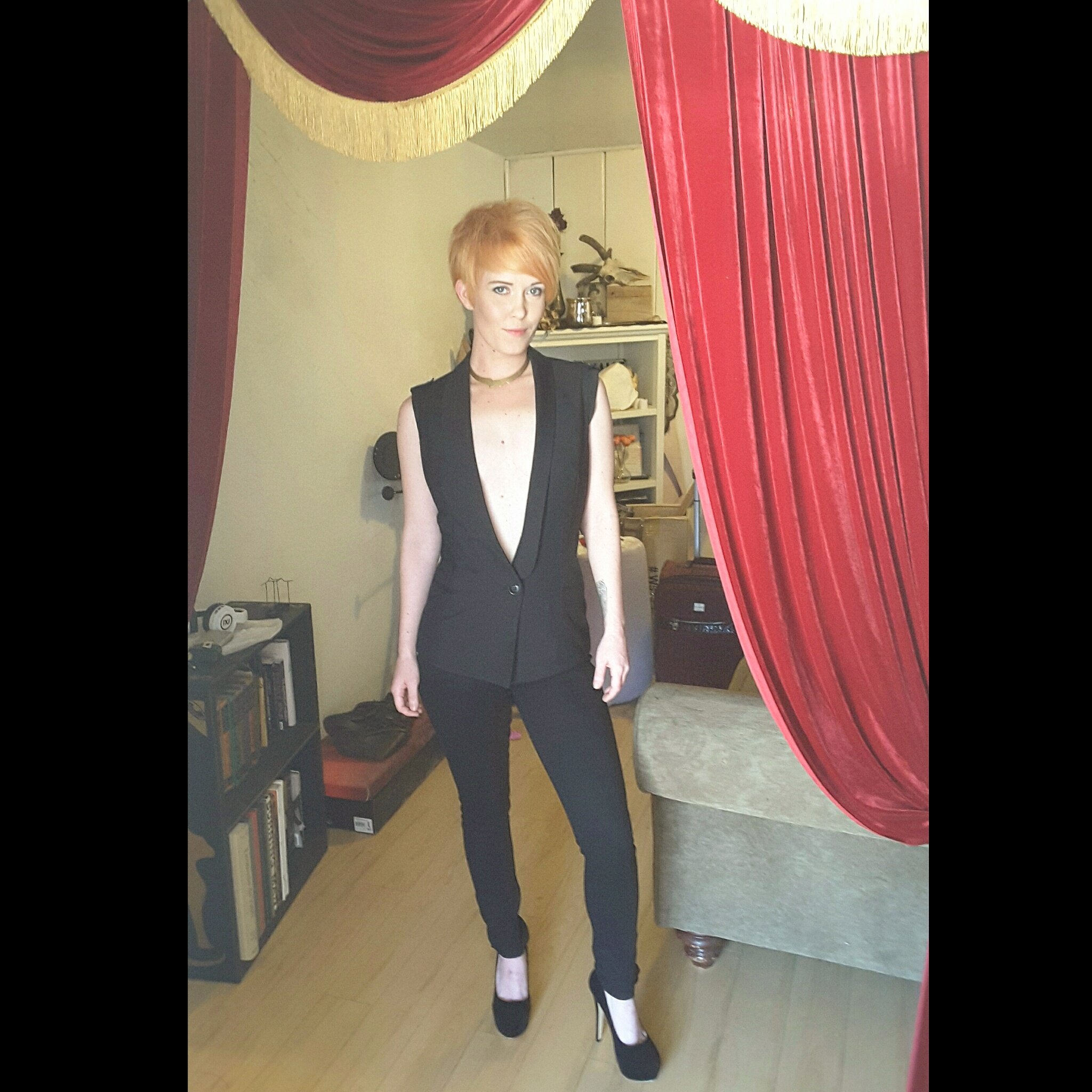 Valentines day attire. #bowiegirl #girlswithshorthair #sashaknox https://t.co/DYOPBovxNX