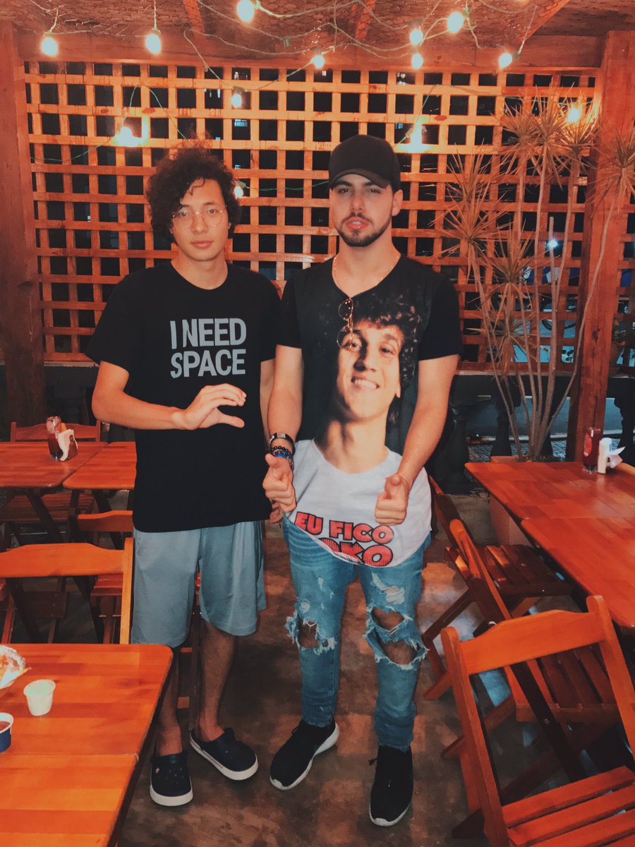 t3ddyyyyy's tweet photo. a trupe quando está completa nos deixa muito felizes,,,,,, mesmo https://t.co/WfPvOdmhKr