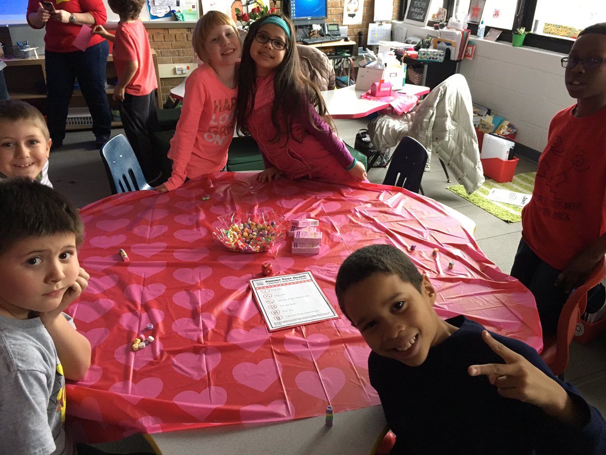 MrsCelini's tweet photo. More engineering and Valentine's Day fun! #PattengillPride https://t.co/UEte0XGrcR