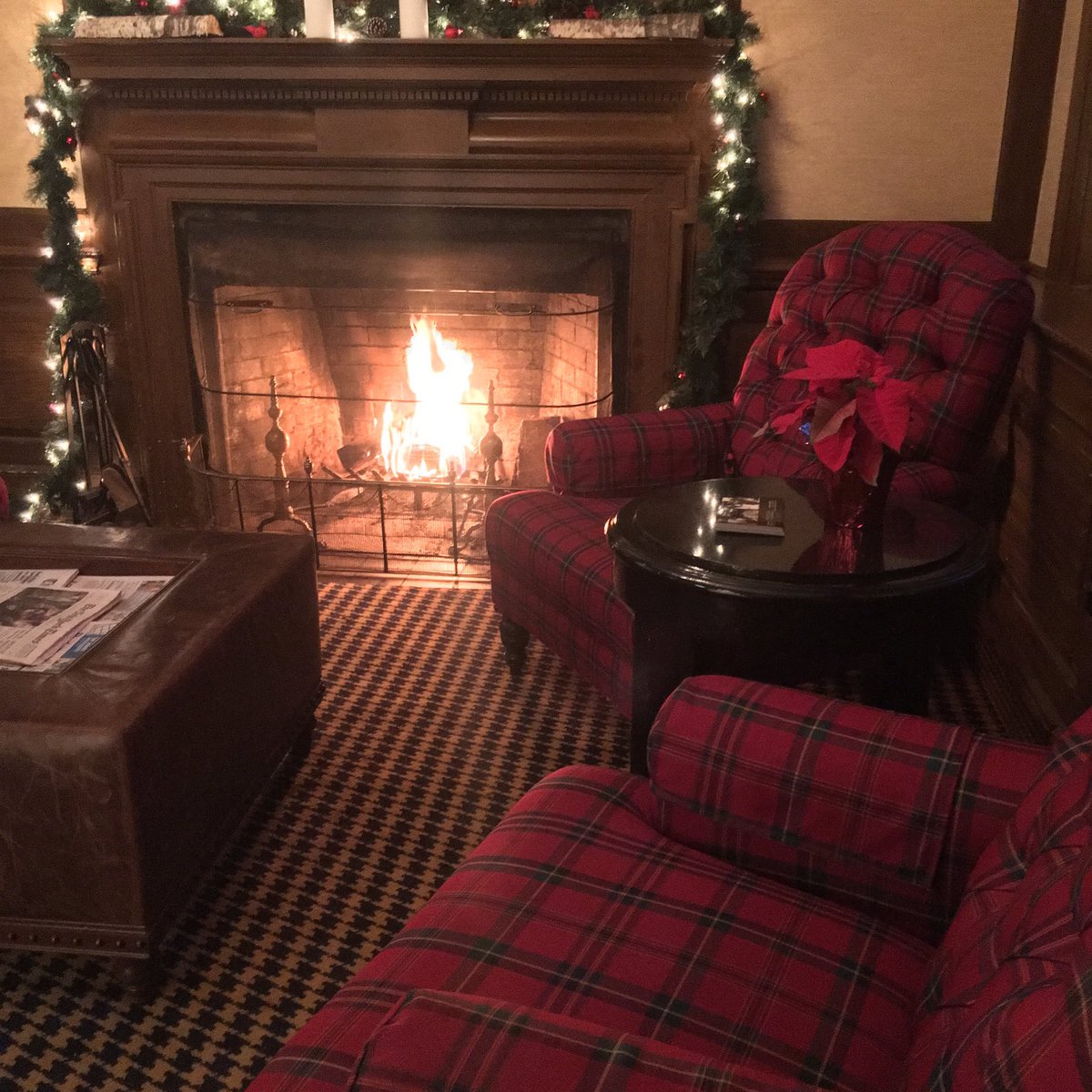 Gaytravelinfo's tweet photo. The #fireplace is roaring in the lobby at NH’s Exeter Inn, perfect for #restandrelaxation #exeternh #exeterinn via @epochrestauran1 https://t.co/Vu8BOXnEHl