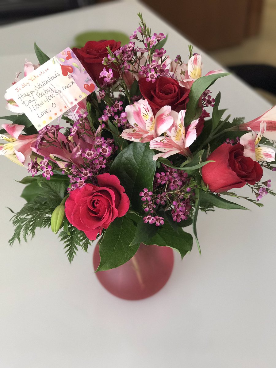 CarlyJuve's tweet photo. Work Delivery 😍 #valentine https://t.co/MmLRCeAHru